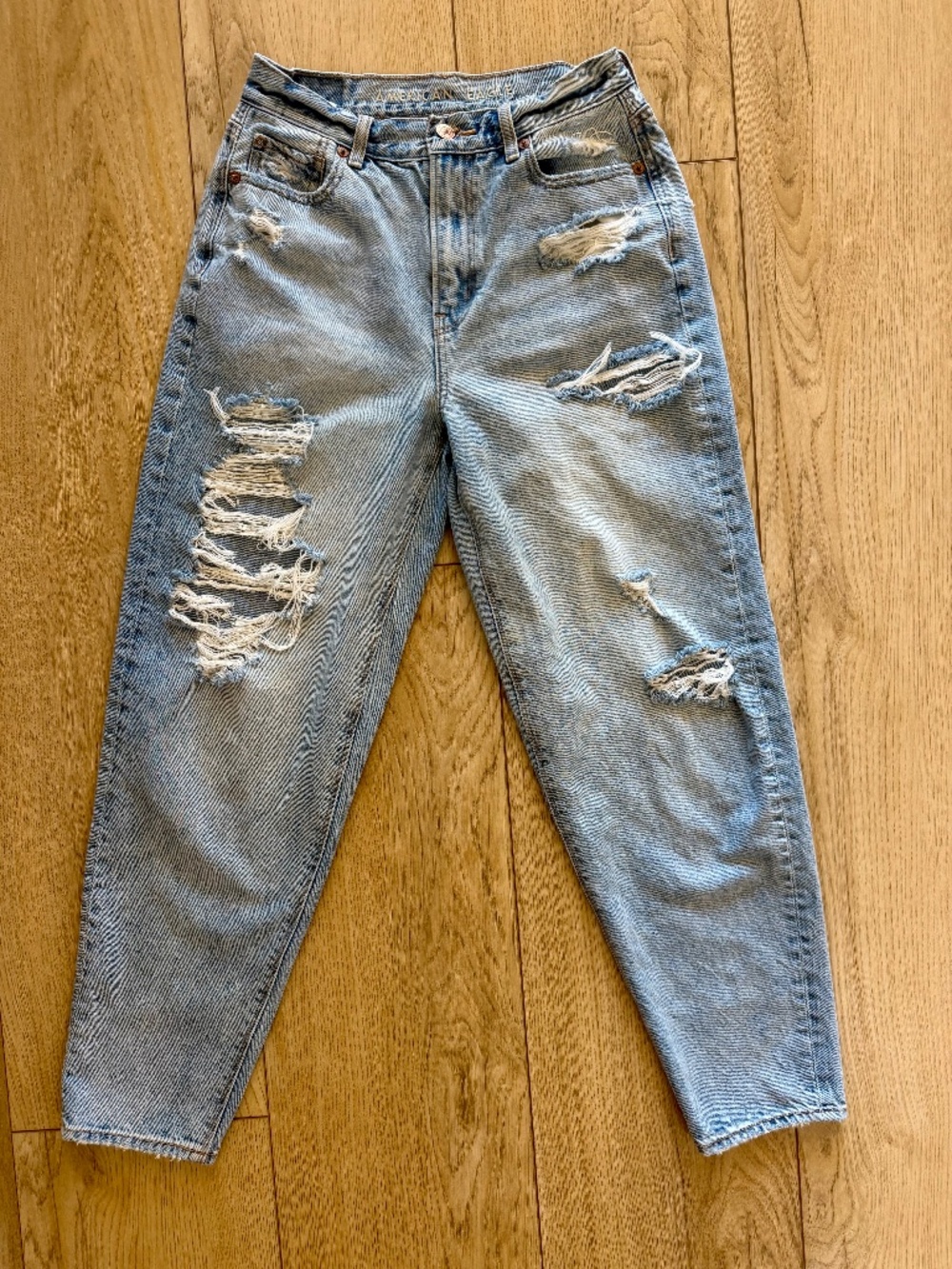 American Eagle Relaxed Mom Jeans, Size 0, Distressed Light Wash High Rise Denim